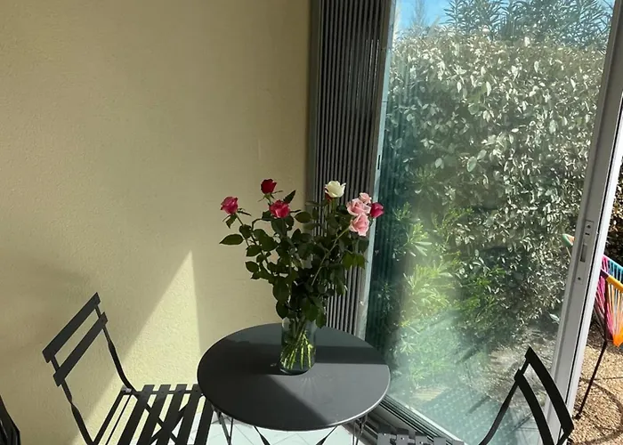 T2 - Les pieds dans le sables en toutes saisons 5 couchages - climatisation - parking privée - piscine - situation optimum et rare - Amoureva - Plage Richelieu- Cap d'Agde
