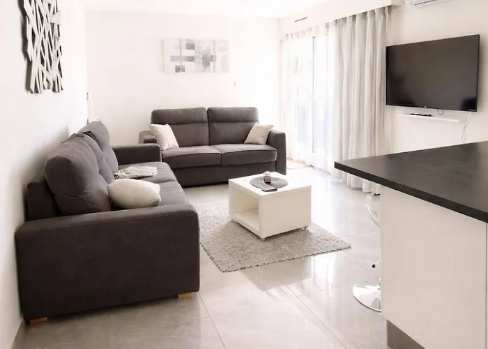 Studio au Centre-Port, Piscine, Clim&Plage à 300M